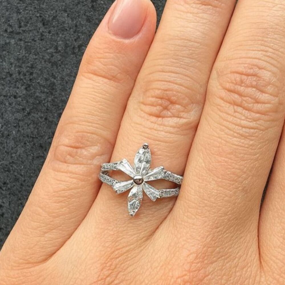 NWB Marquis Flower Snowflake CZ Ring White Gold Plated (silver tone) Size 6